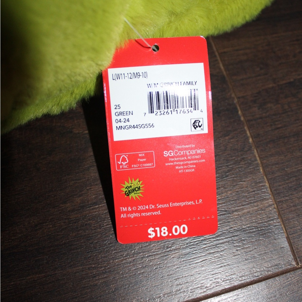 Grinch Slippers with Santa Hat - Picture 4 of 4